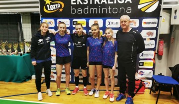 Wspólne zdjęcie dziewczyn reprezentujące SP 2 w Bytowie oraz bytowianek reprezentujących w lidze badmintonowej zespół z Białegostoku Annę Dudę i Laurę Bujak.<br />
  - powiększ