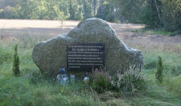 Kamień upamiętniający Marka Cichosza - powiększ